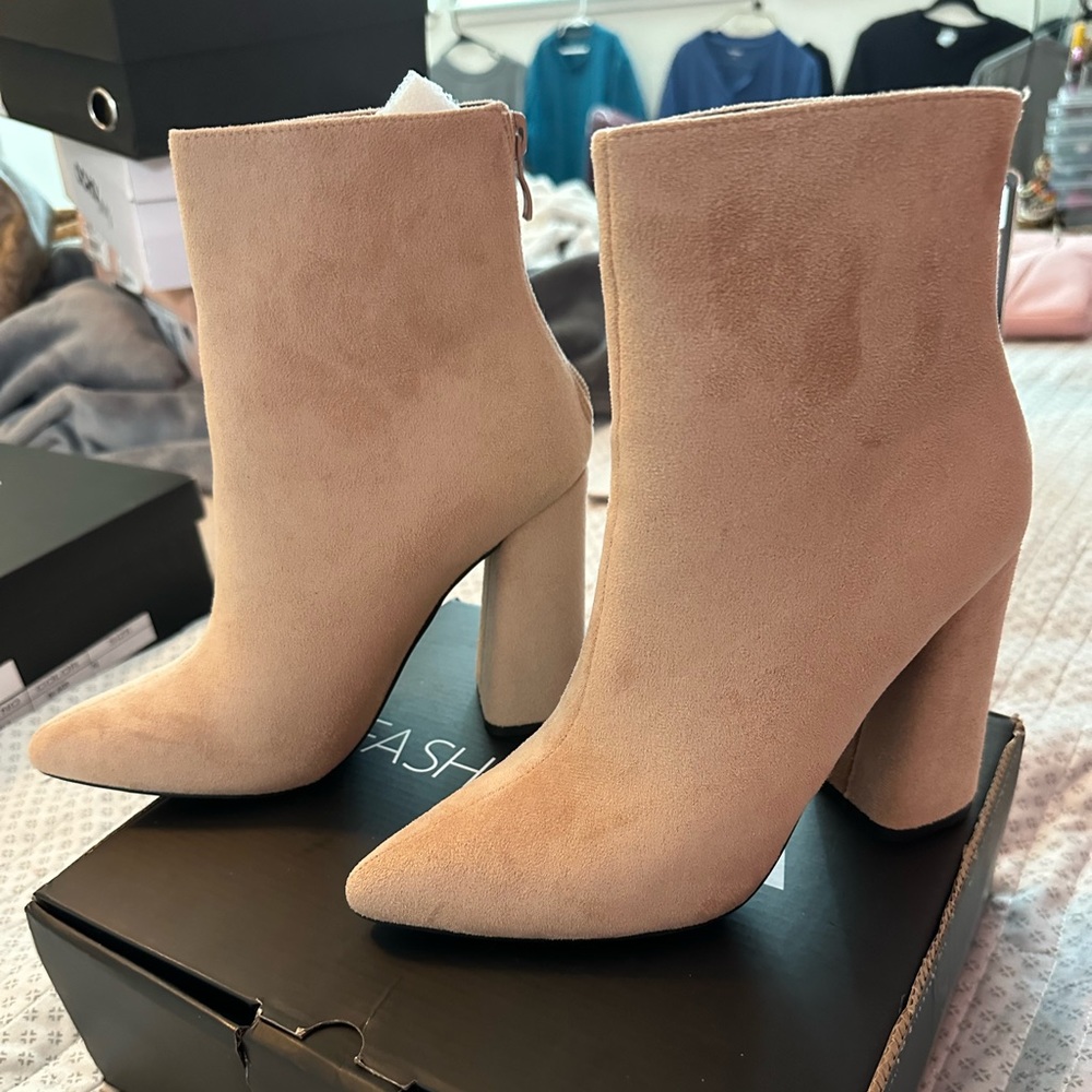 Pinky boots ✨